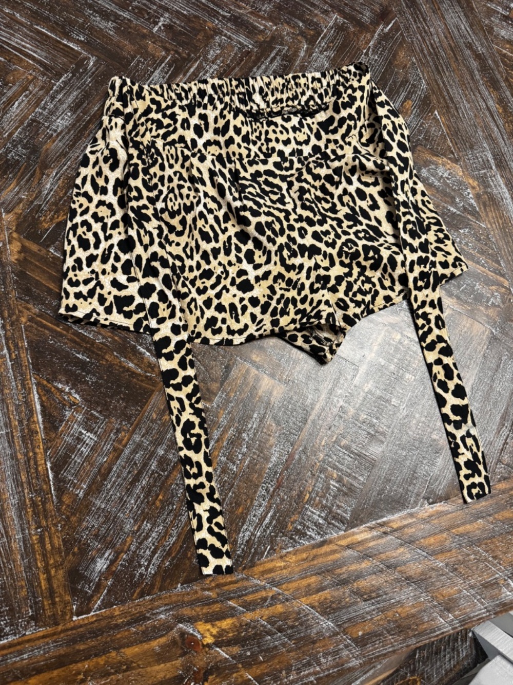 Bebe Leopard Print Flowy Tie Waist Shorts Size Small - Picture 3 of 5